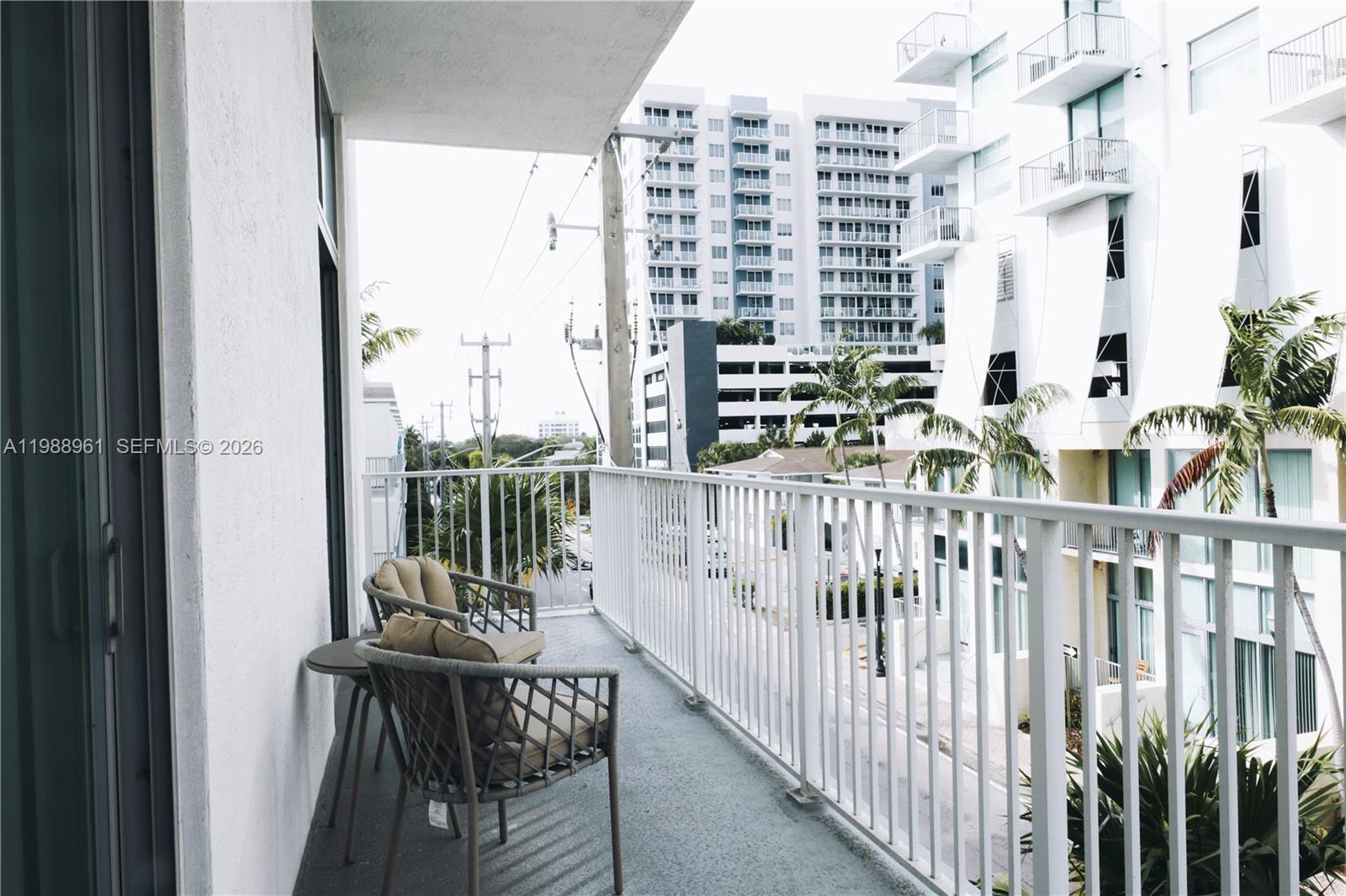 LOFTS AT HOLLYWOOD STATIO - Residential