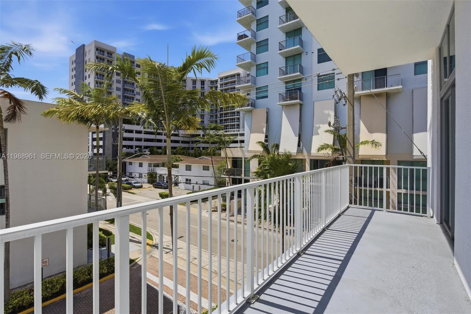 LOFTS AT HOLLYWOOD STATIO - Residential