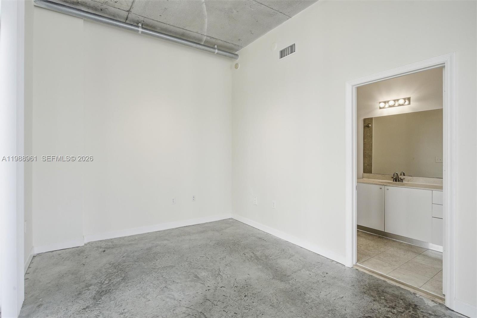 LOFTS AT HOLLYWOOD STATIO - Residential