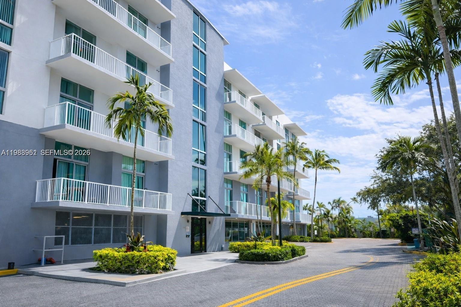 LOFTS AT HOLLYWOOD STATIO - Residential