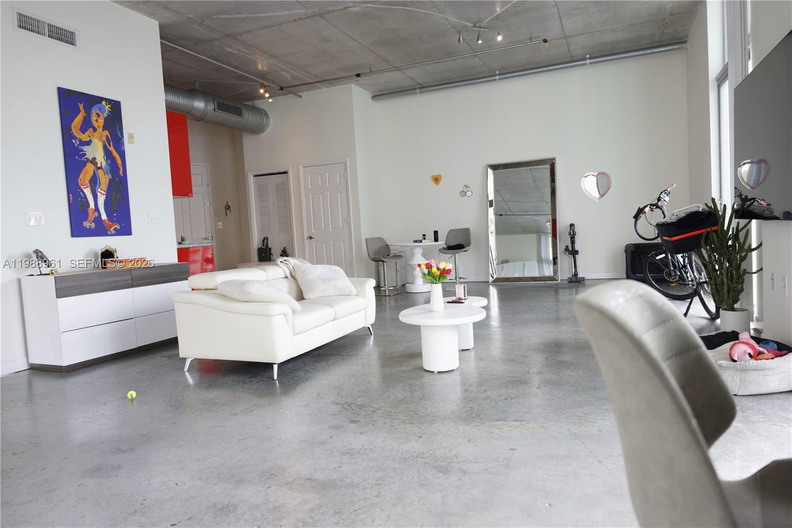 LOFTS AT HOLLYWOOD STATIO - Residential