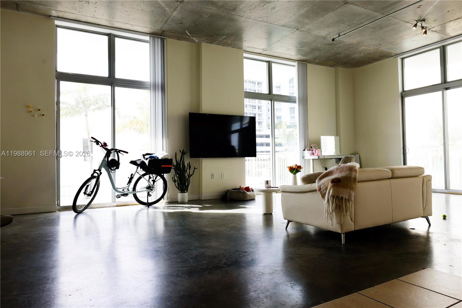 LOFTS AT HOLLYWOOD STATIO - Residential