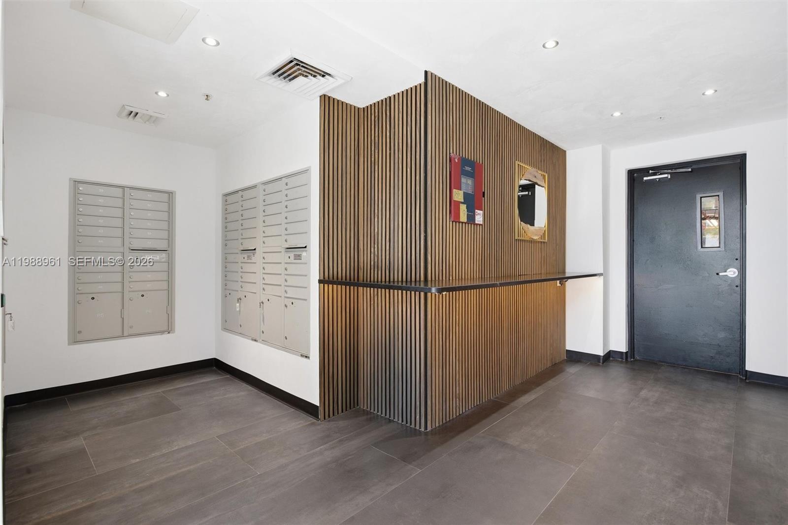 LOFTS AT HOLLYWOOD STATIO - Residential