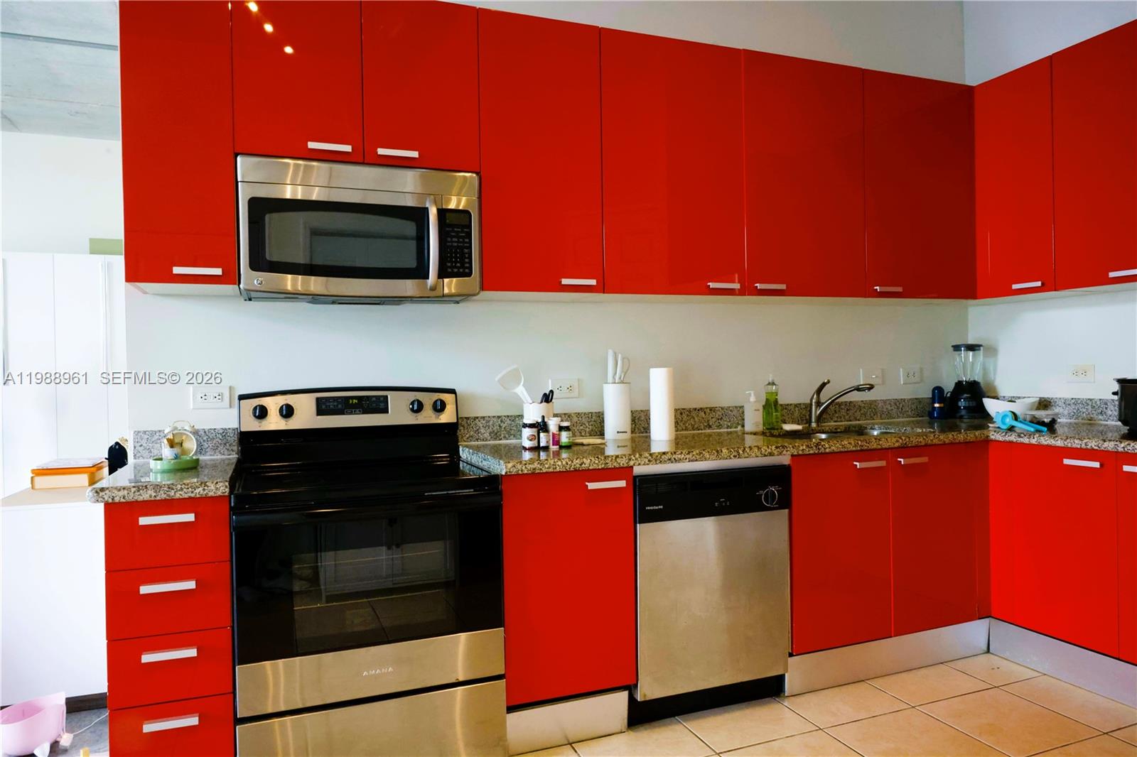 LOFTS AT HOLLYWOOD STATIO - Residential