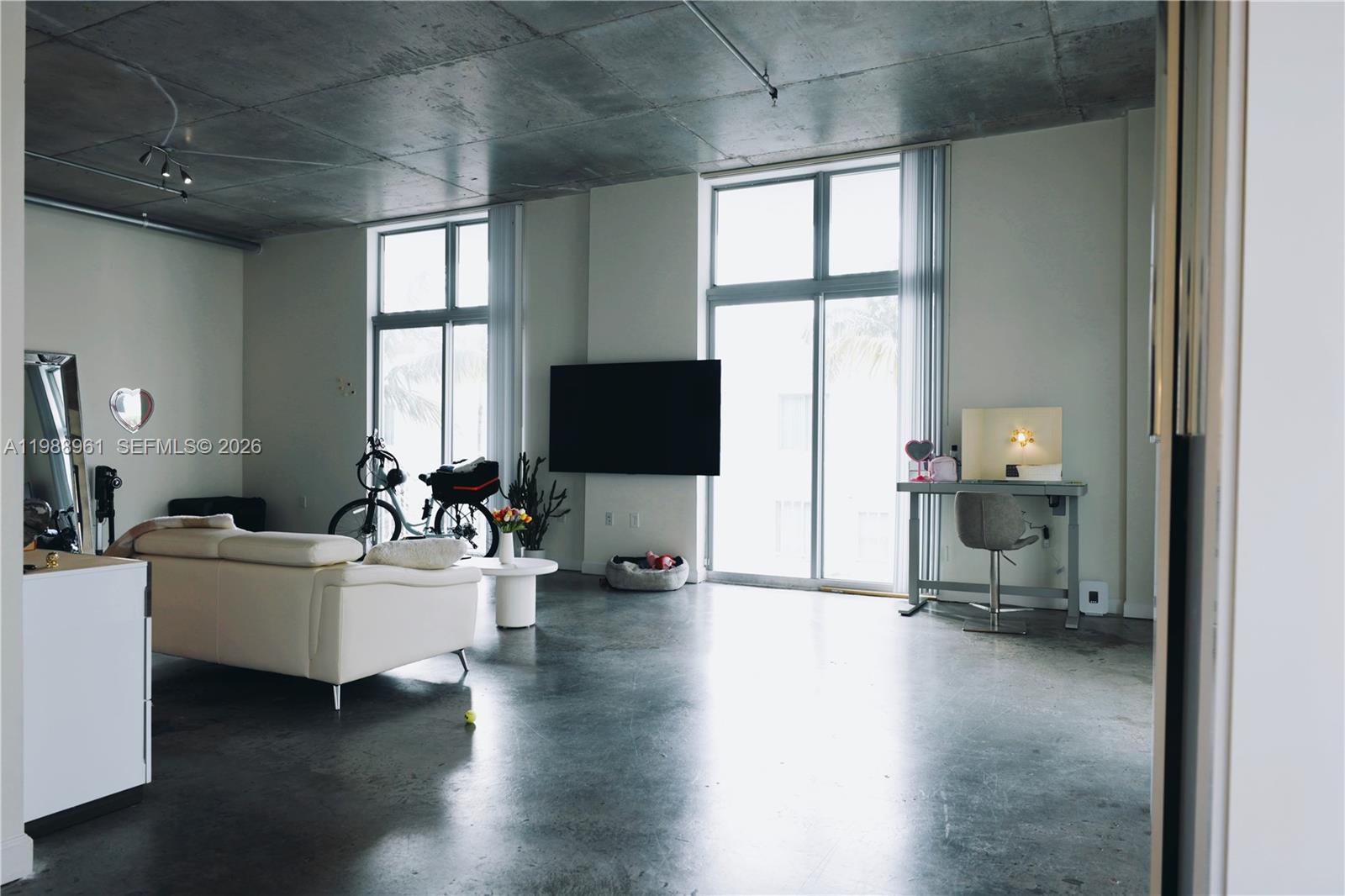 LOFTS AT HOLLYWOOD STATIO - Residential