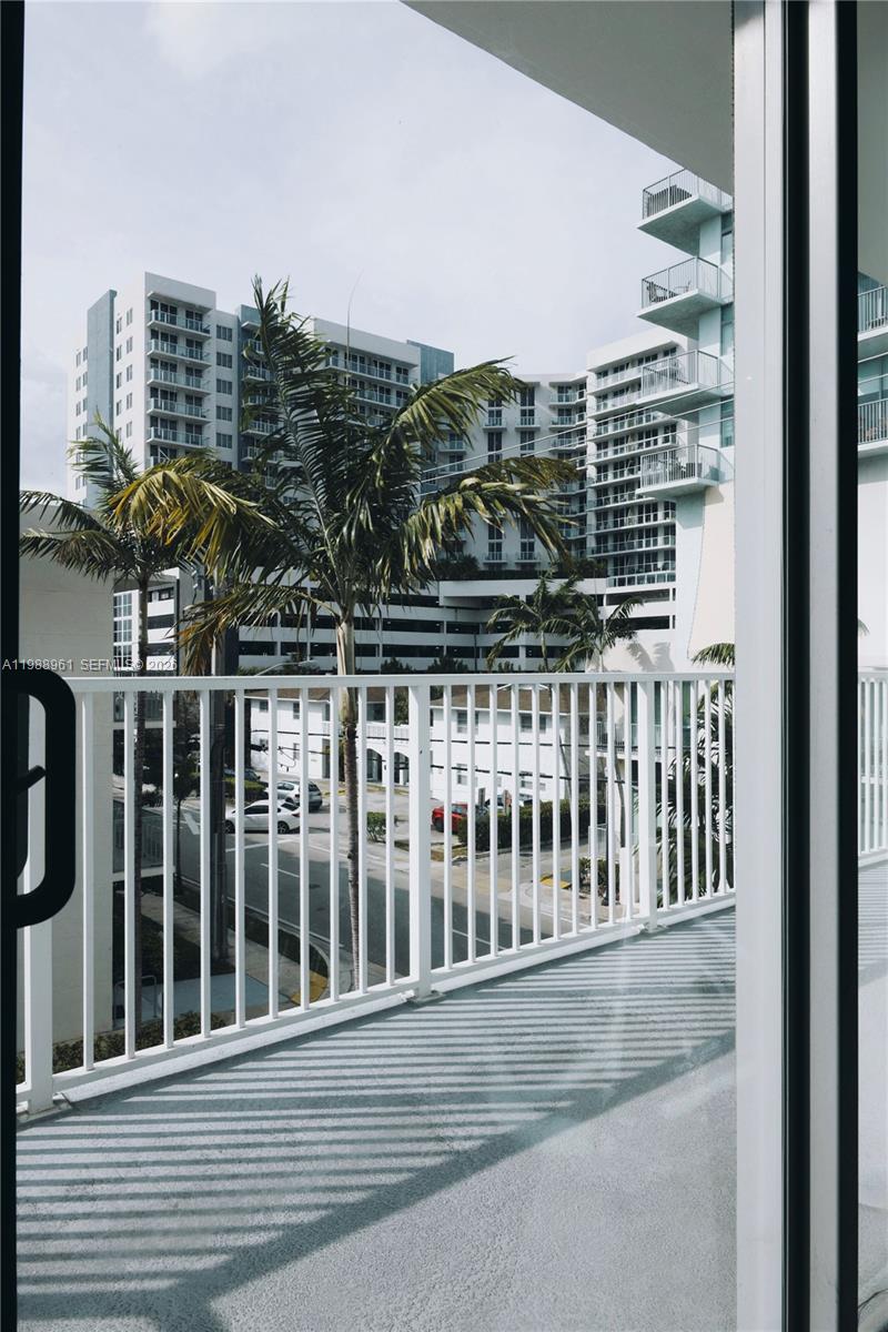 LOFTS AT HOLLYWOOD STATIO - Residential