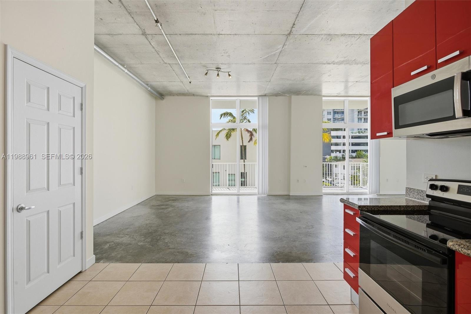 LOFTS AT HOLLYWOOD STATIO - Residential