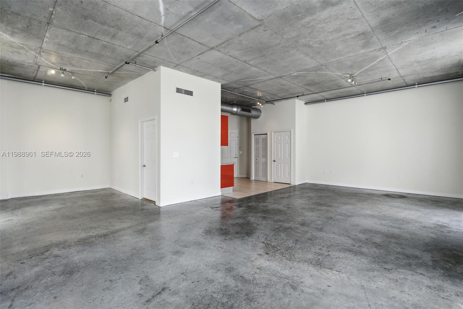 LOFTS AT HOLLYWOOD STATIO - Residential