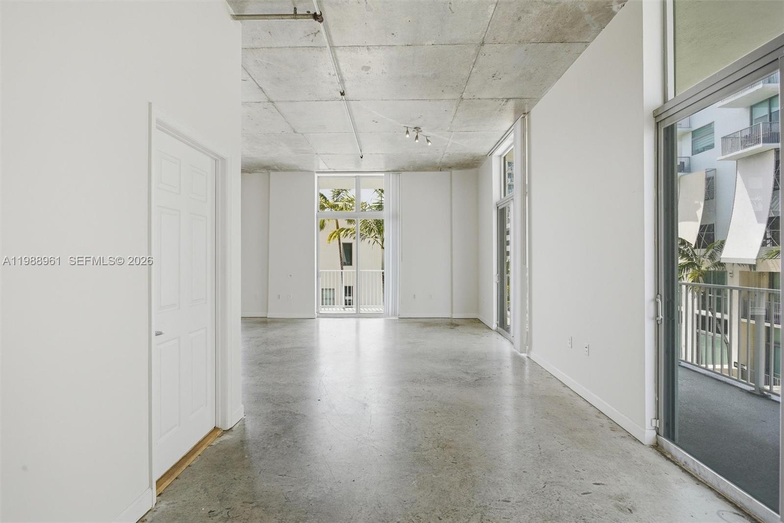 LOFTS AT HOLLYWOOD STATIO - Residential