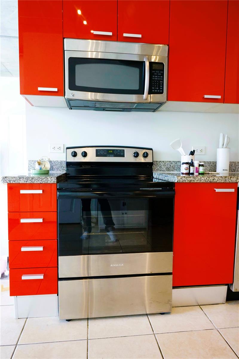 LOFTS AT HOLLYWOOD STATIO - Residential