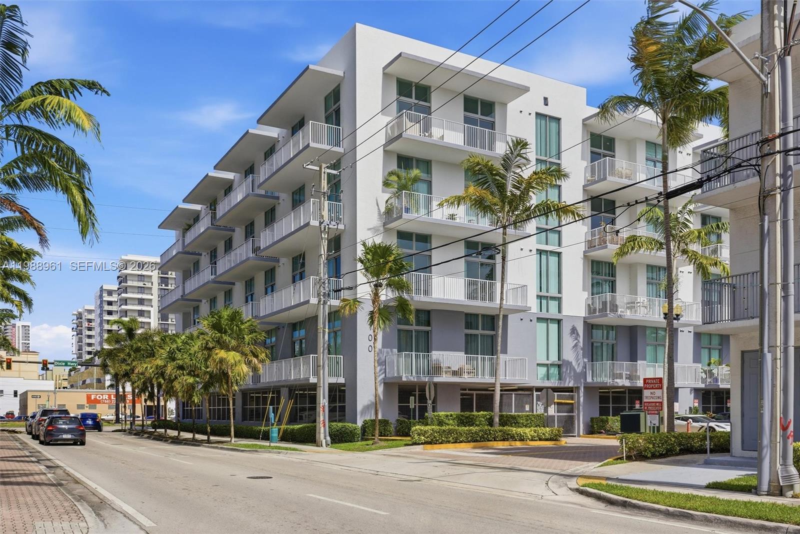 LOFTS AT HOLLYWOOD STATIO - Residential