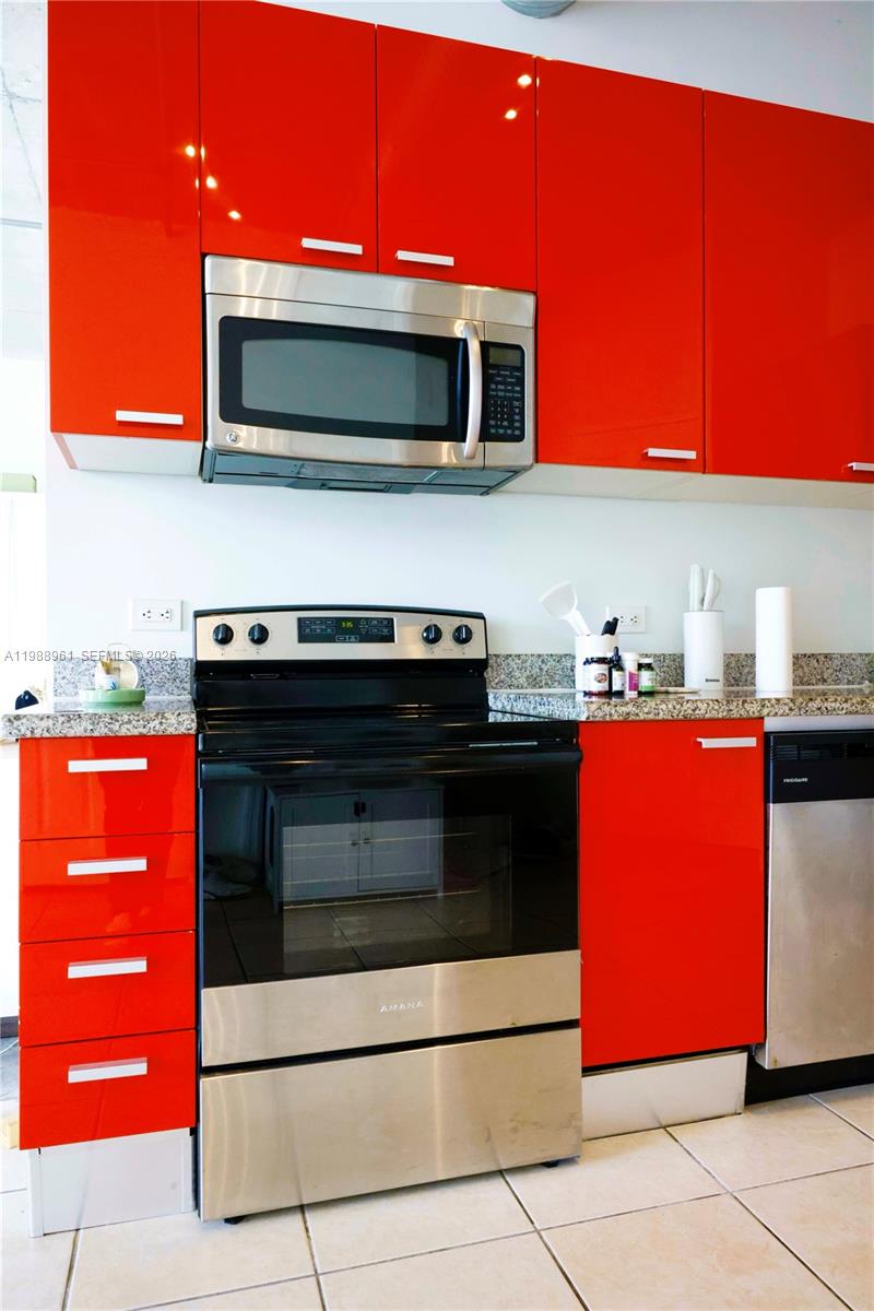 LOFTS AT HOLLYWOOD STATIO - Residential