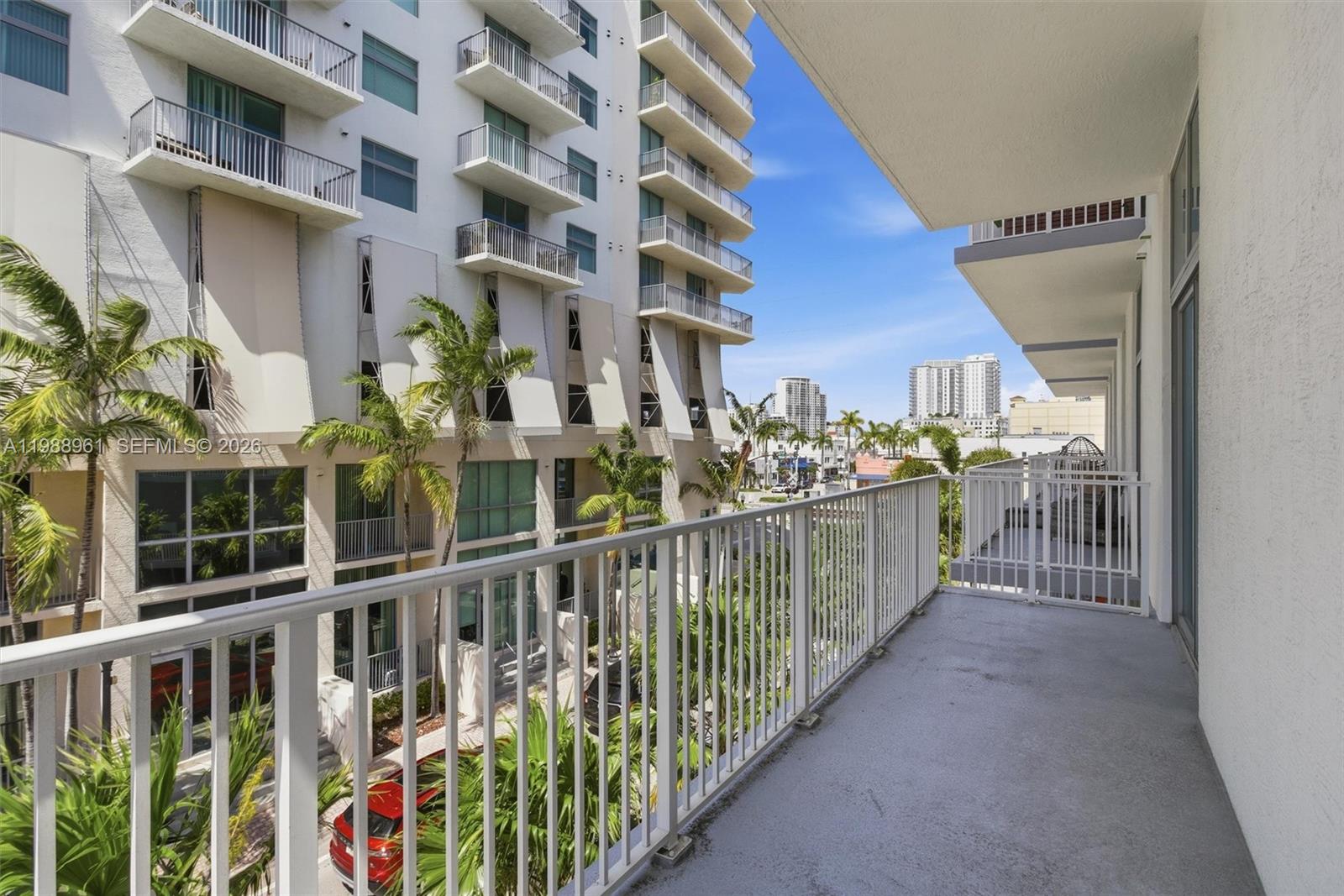 LOFTS AT HOLLYWOOD STATIO - Residential