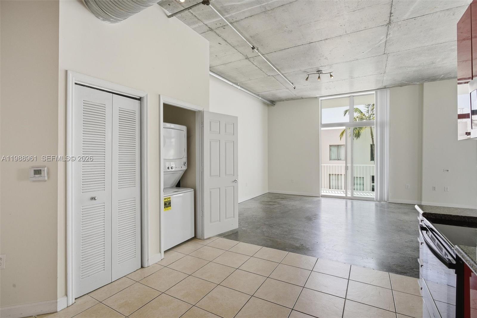 LOFTS AT HOLLYWOOD STATIO - Residential
