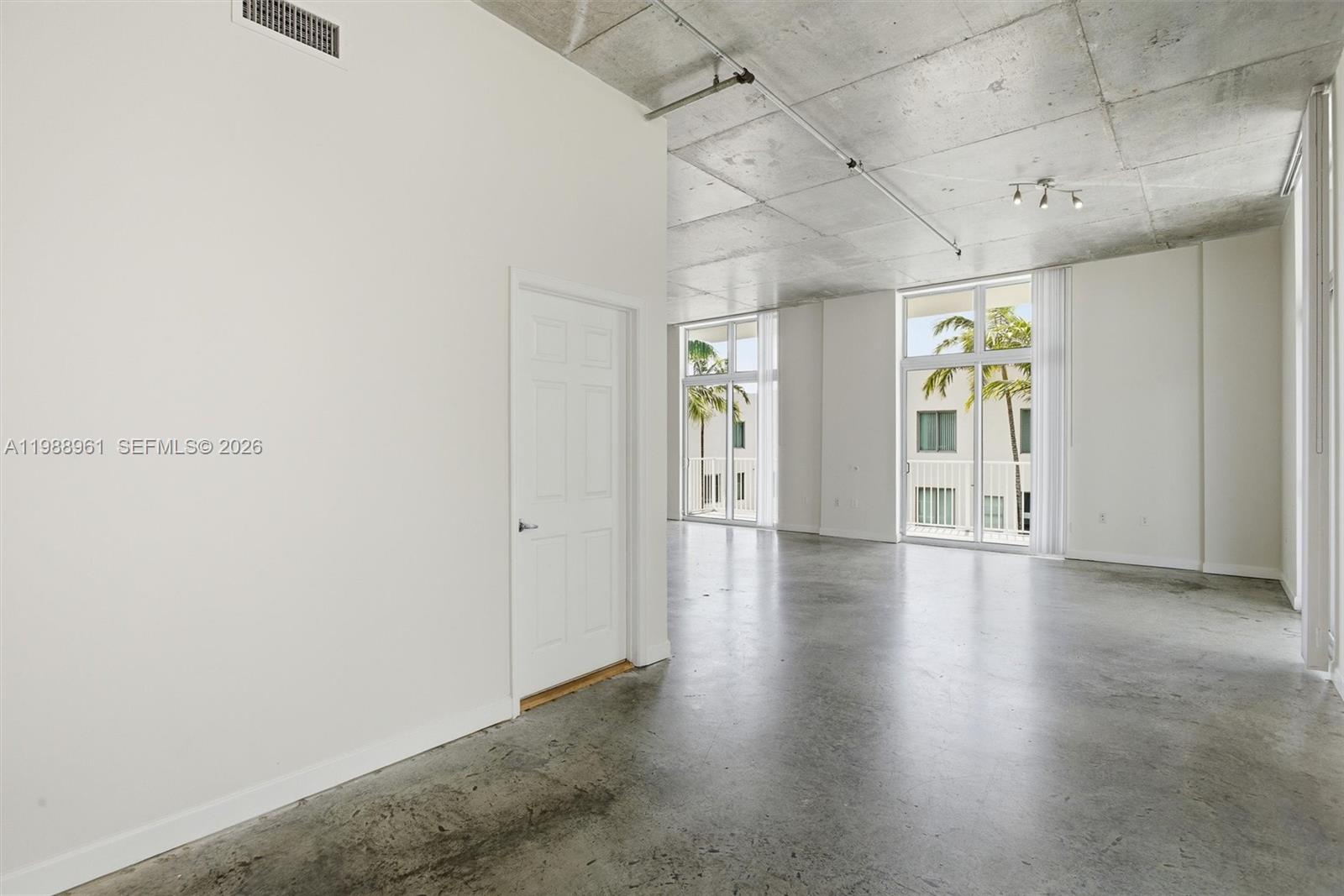 LOFTS AT HOLLYWOOD STATIO - Residential
