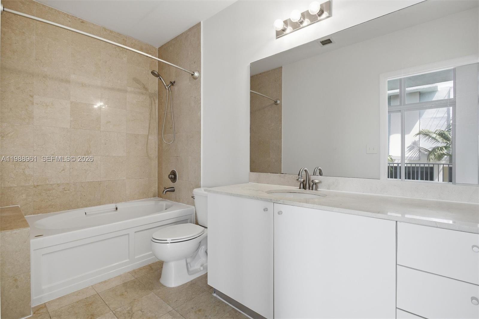 LOFTS AT HOLLYWOOD STATIO - Residential