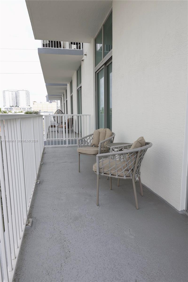 LOFTS AT HOLLYWOOD STATIO - Residential