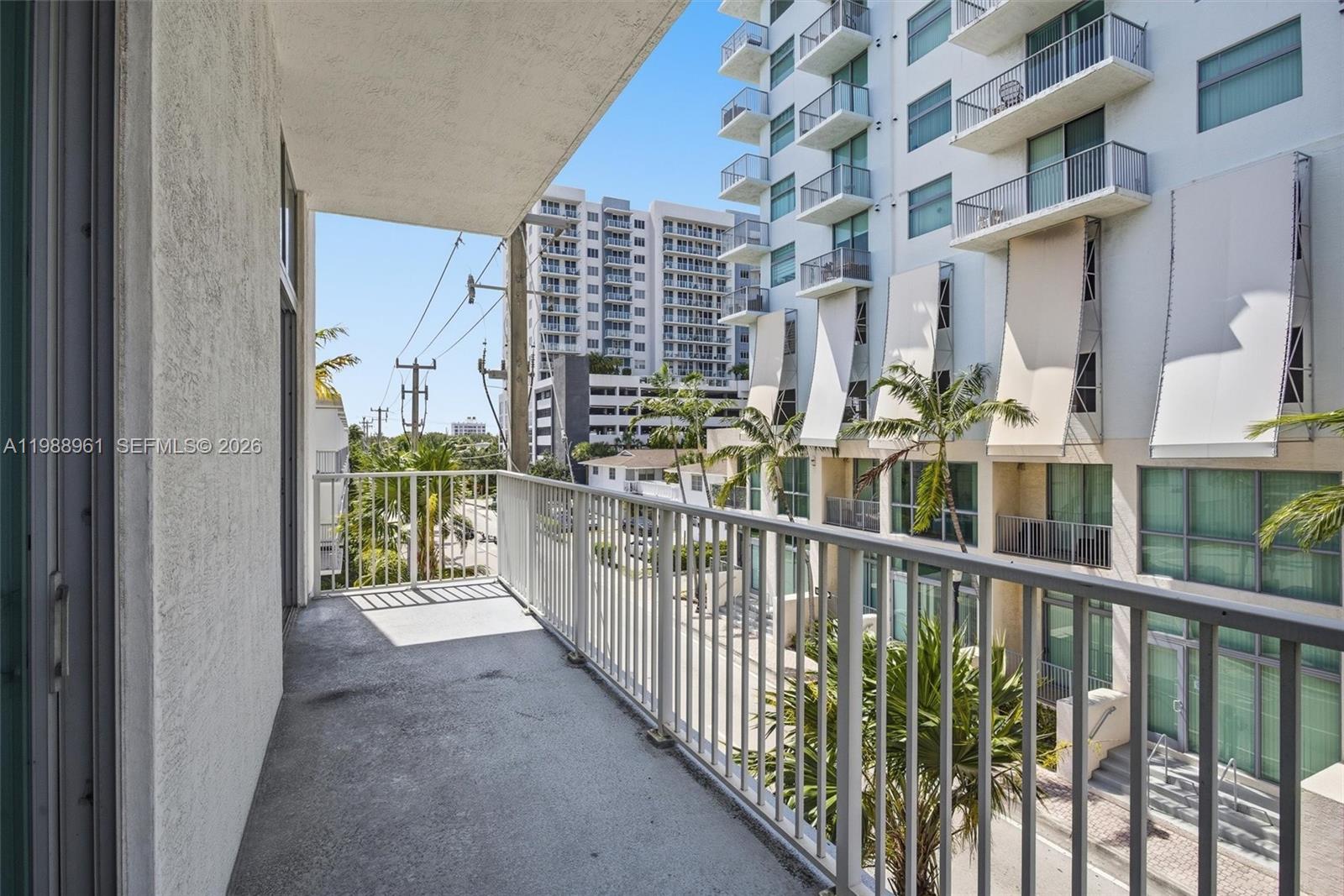 LOFTS AT HOLLYWOOD STATIO - Residential