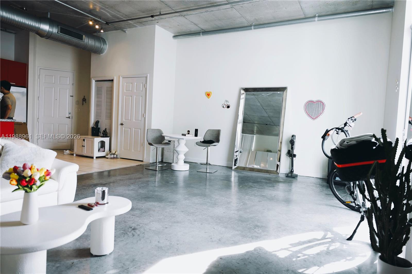 LOFTS AT HOLLYWOOD STATIO - Residential