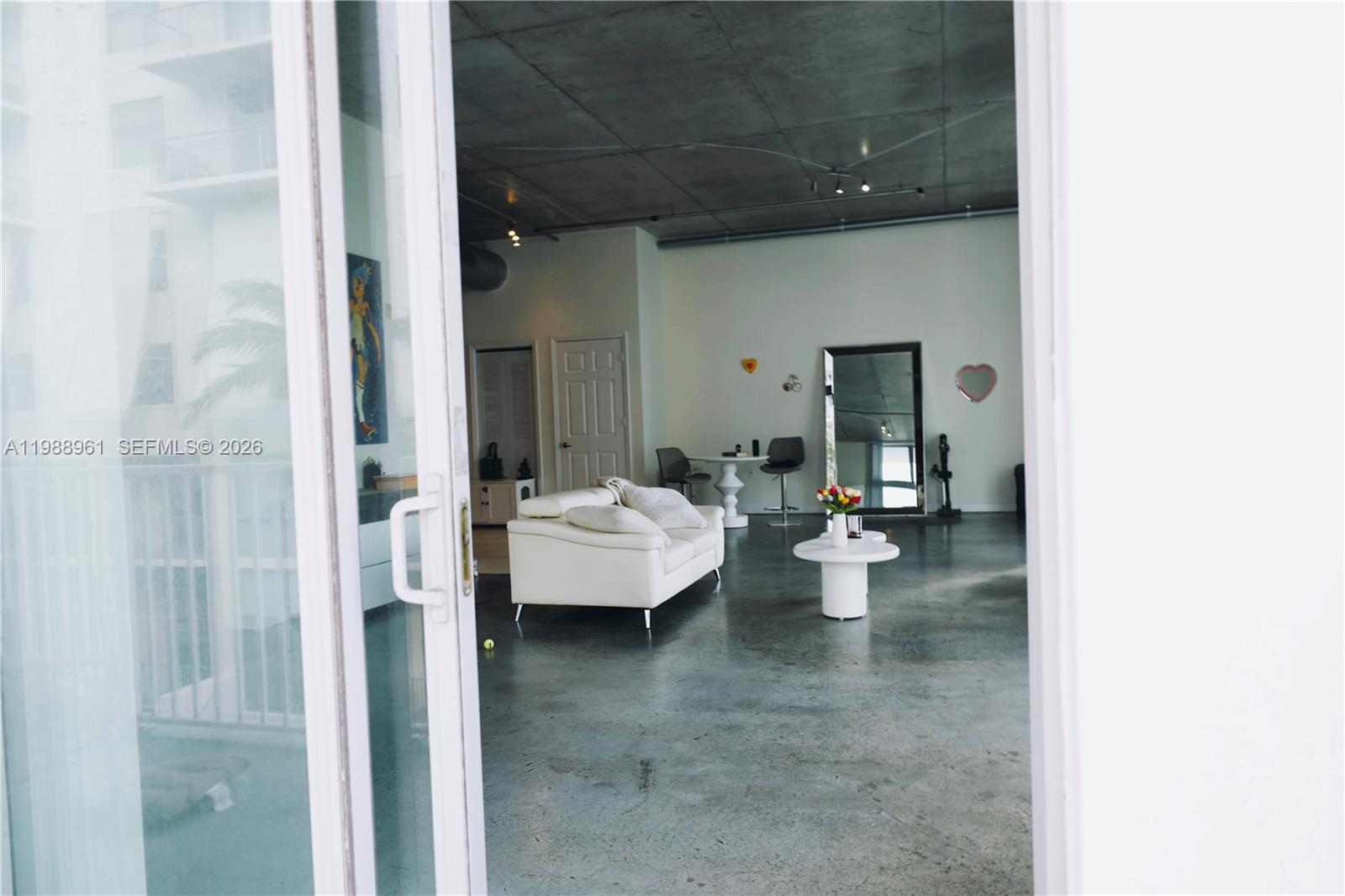 LOFTS AT HOLLYWOOD STATIO - Residential