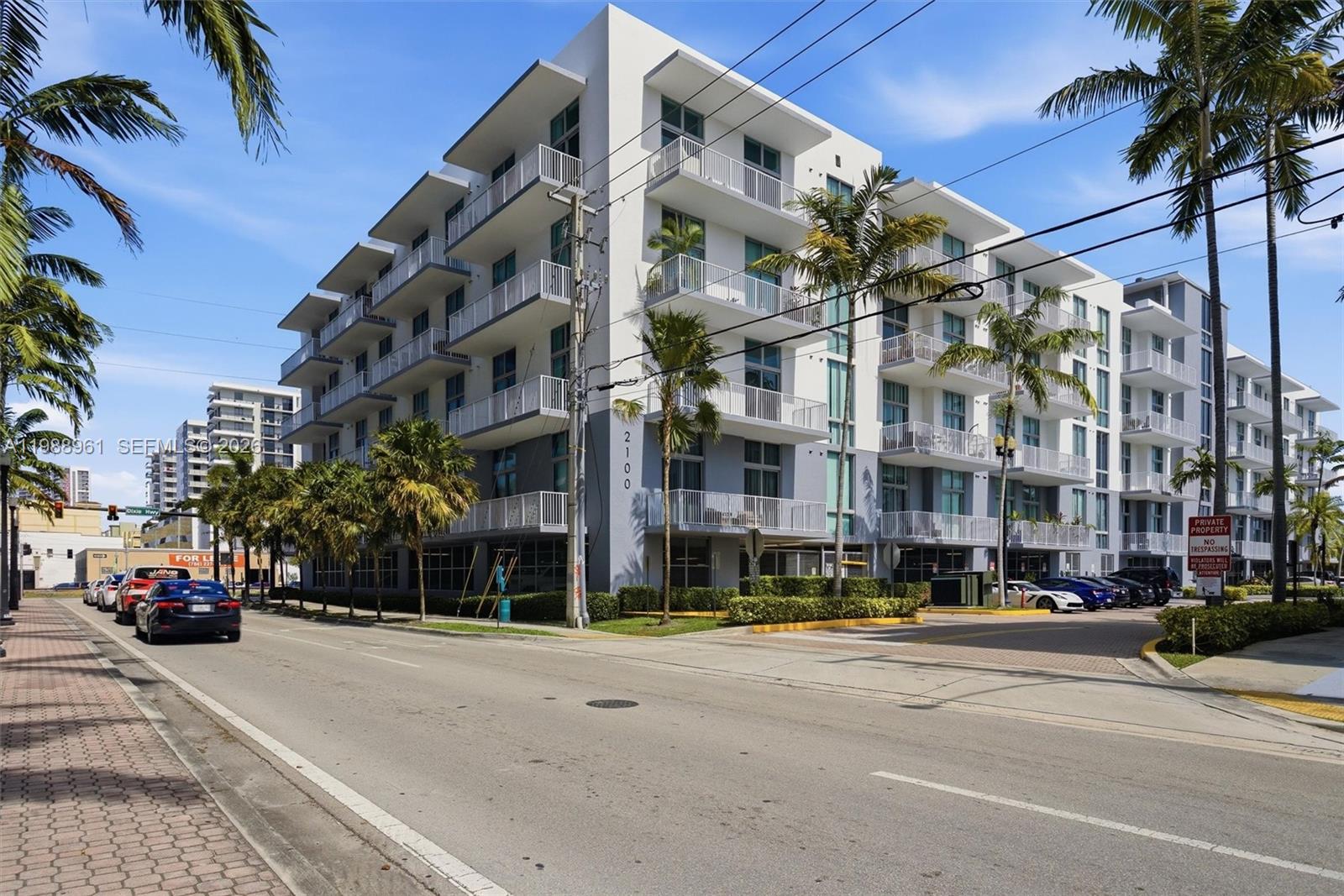 LOFTS AT HOLLYWOOD STATIO - Residential