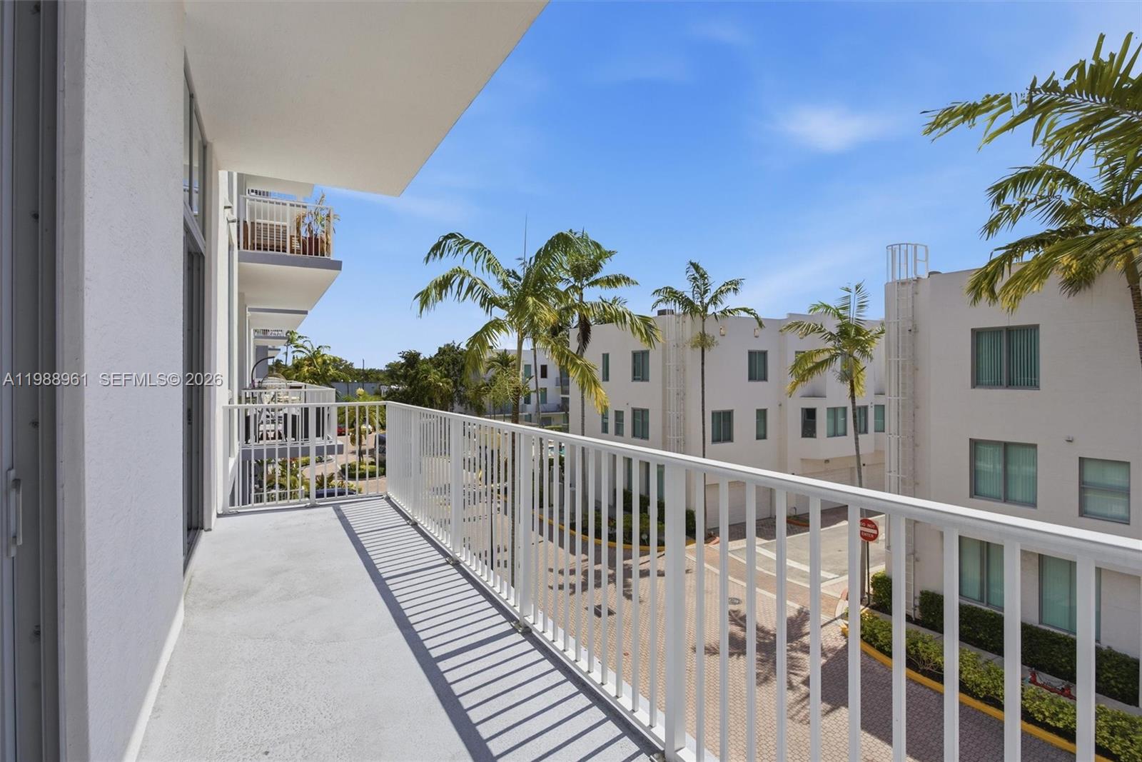 LOFTS AT HOLLYWOOD STATIO - Residential