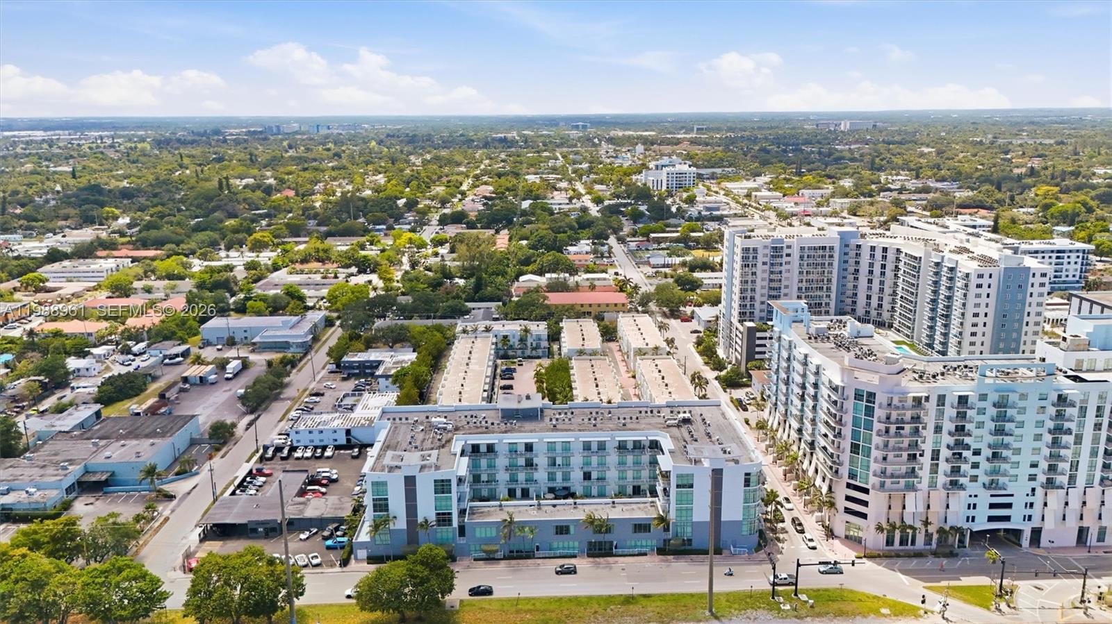LOFTS AT HOLLYWOOD STATIO - Residential
