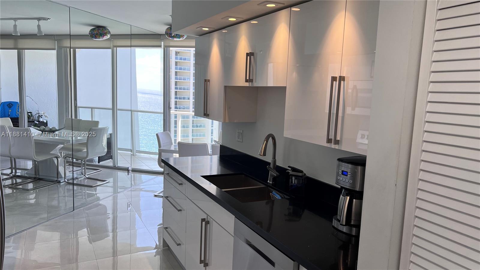 OCEANIA III CONDO - Residential