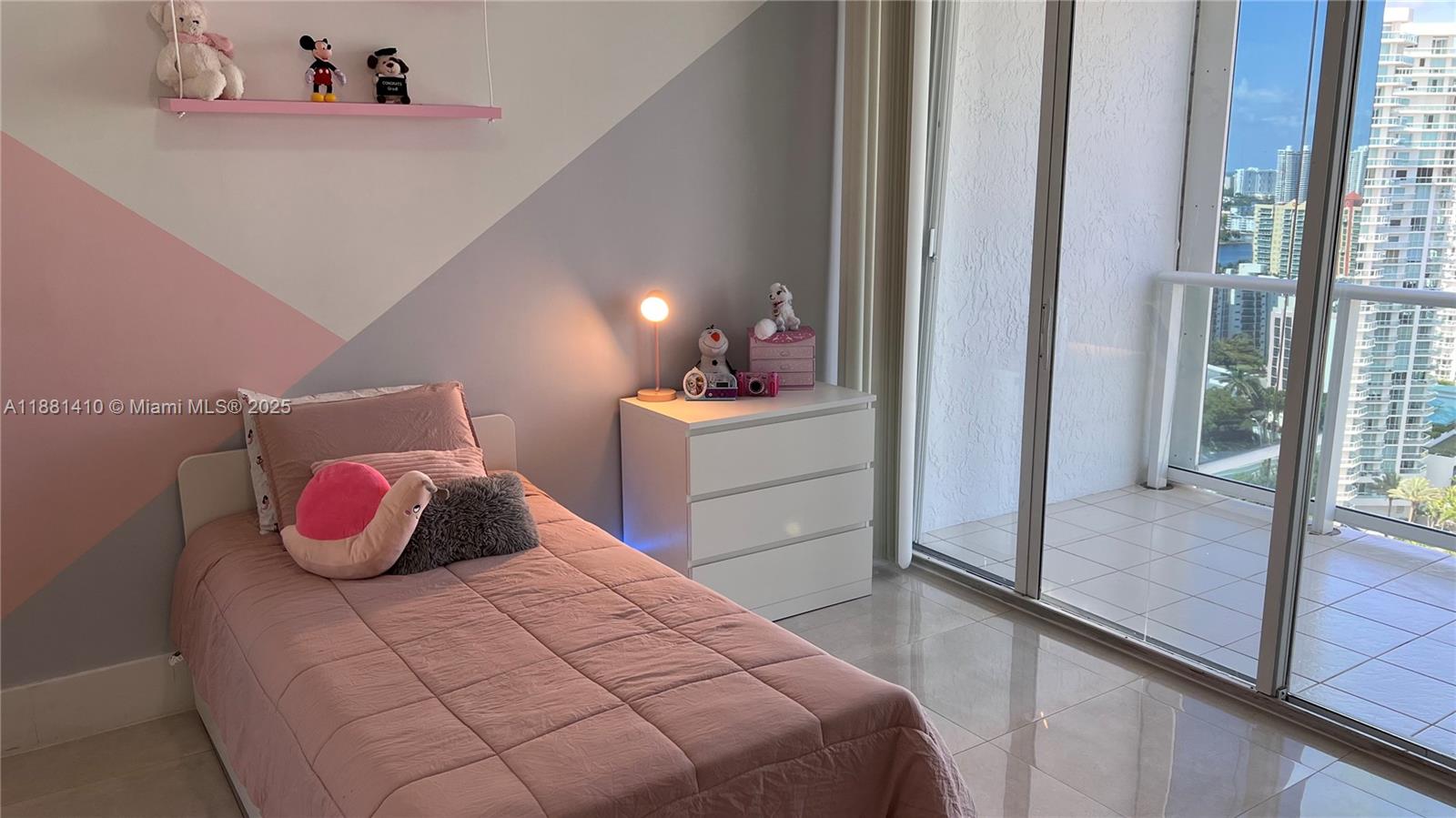 OCEANIA III CONDO - Residential