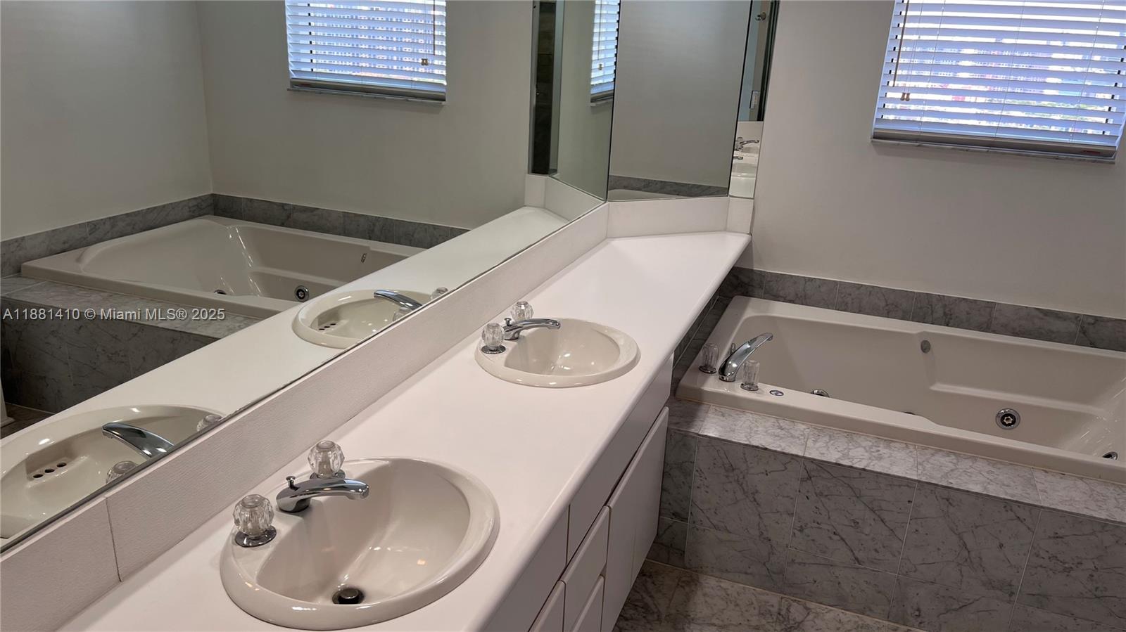 OCEANIA III CONDO - Residential