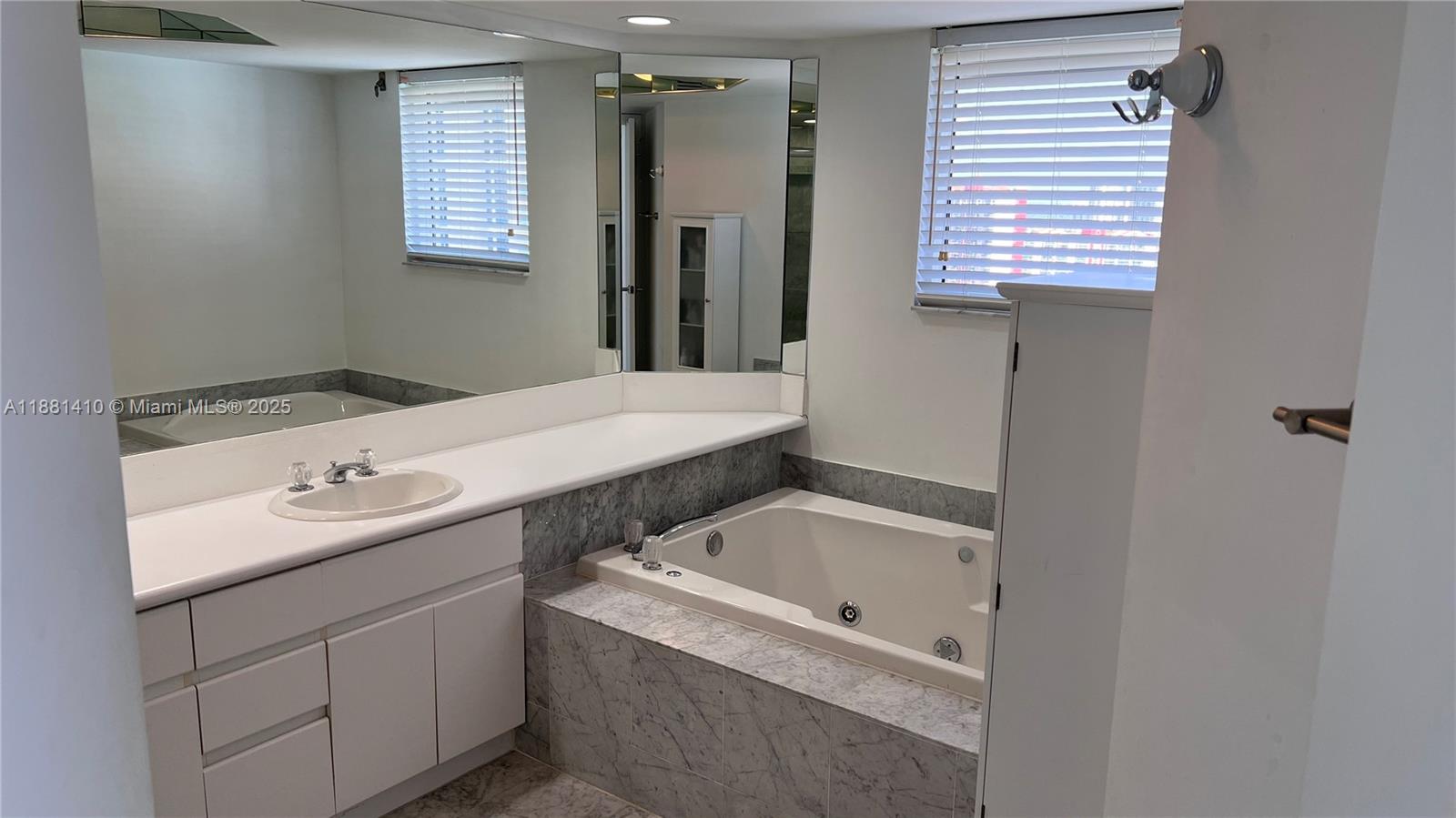 OCEANIA III CONDO - Residential