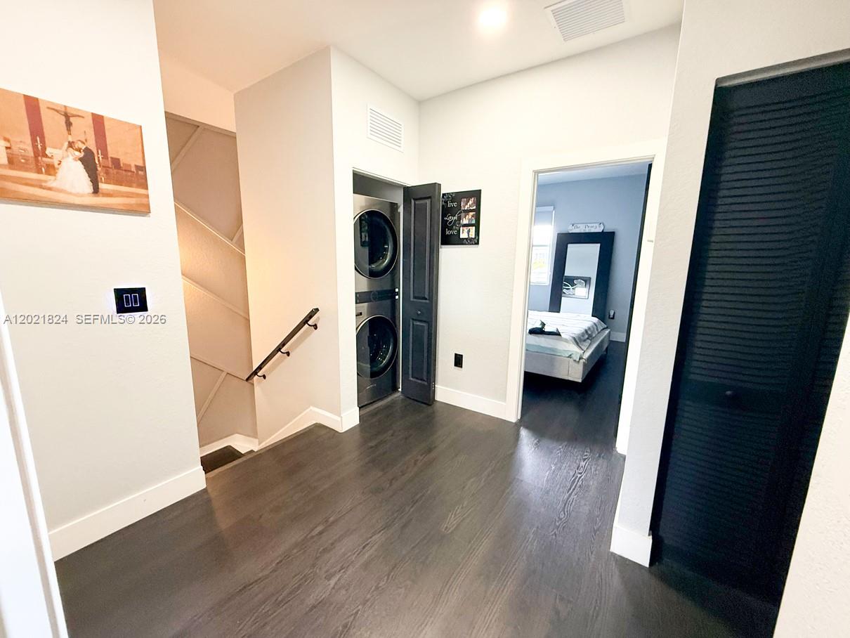 WYNDHAM LAKES PLAZA - Residential