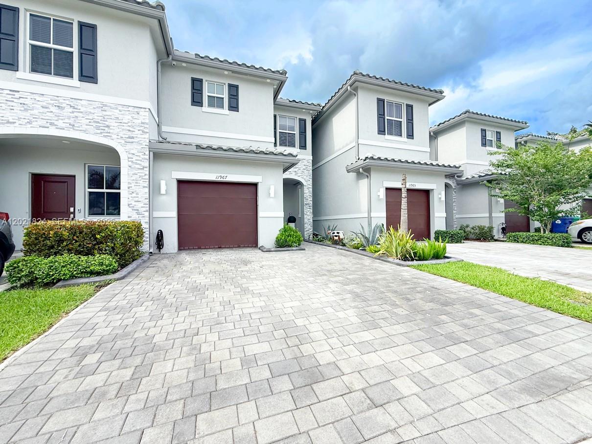 11967 NW 46th St
