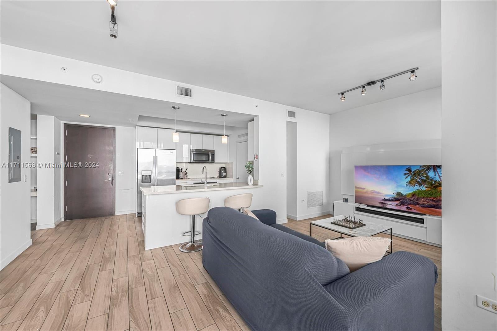 NINE AT MARY BRICKELL - Residential
