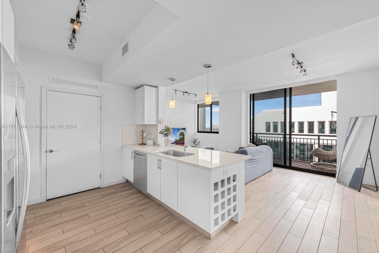 NINE AT MARY BRICKELL - Residential