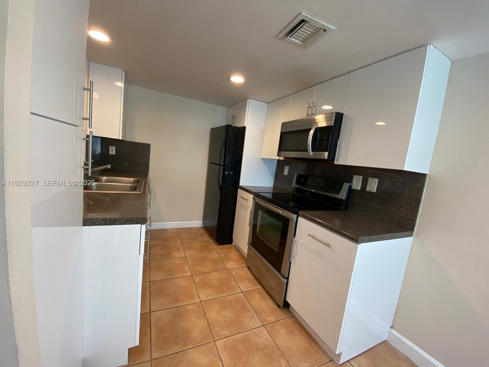 THE GREENS AT DORAL CONDO - Residential Lease