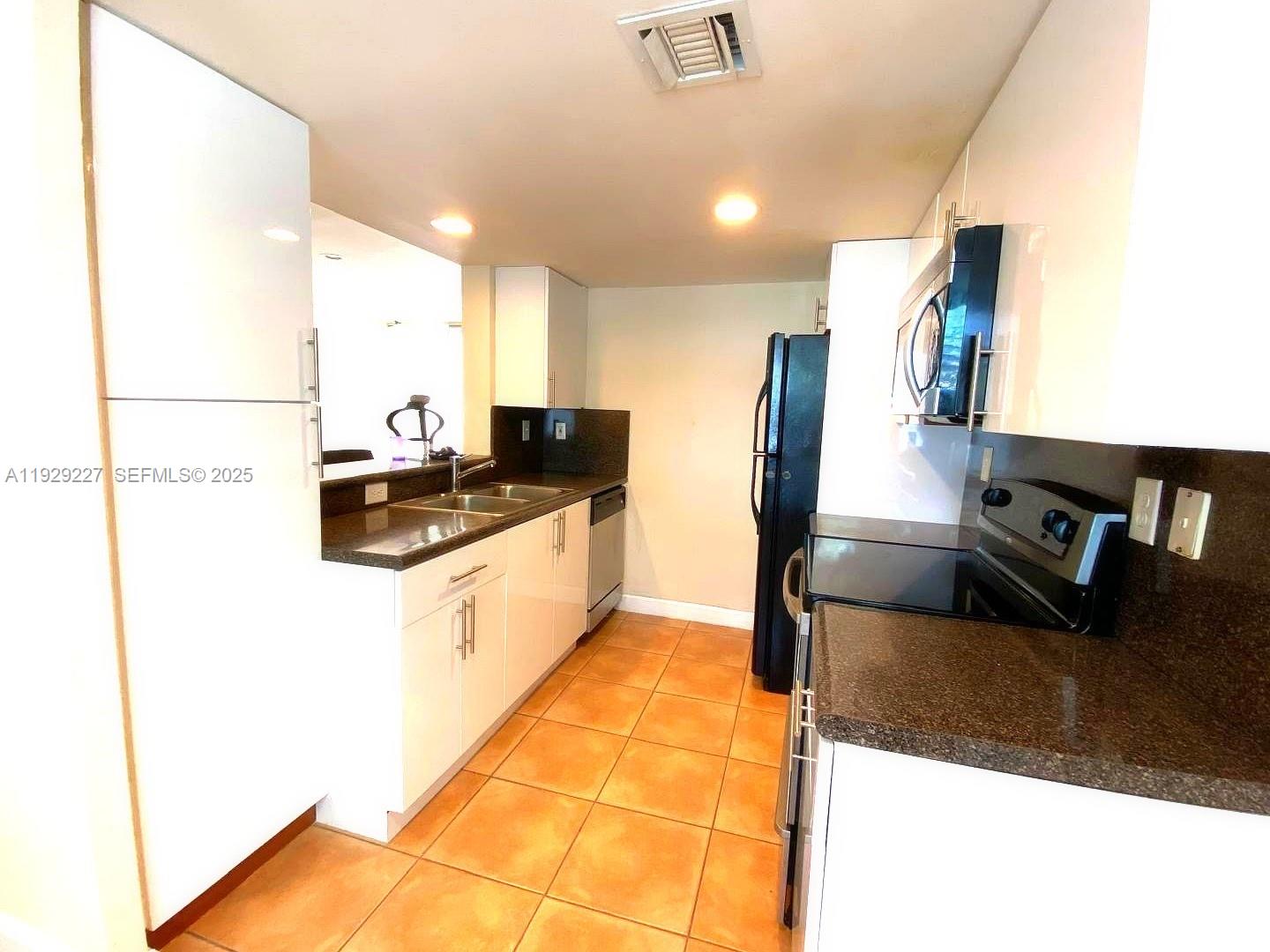 THE GREENS AT DORAL CONDO - Residential Lease