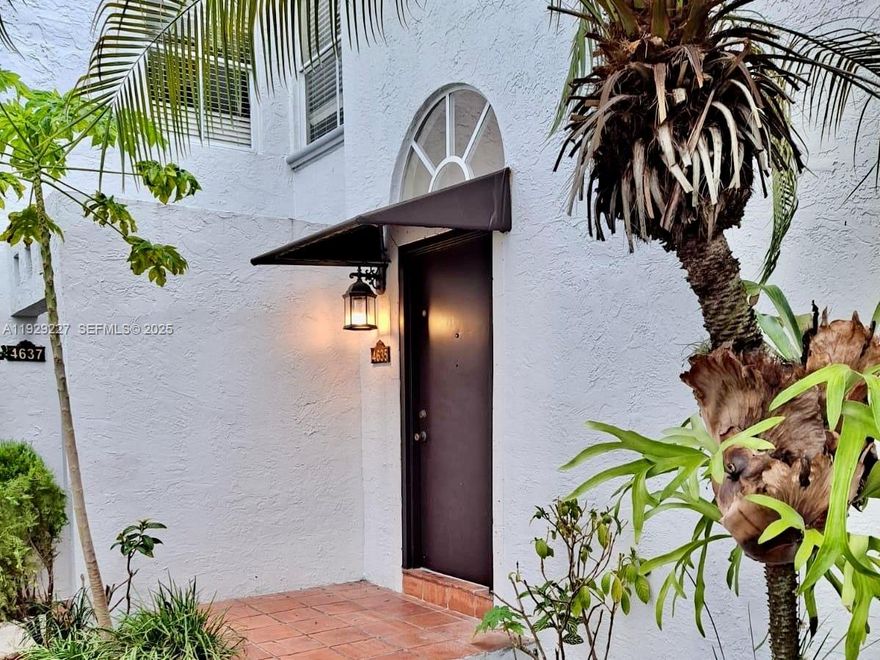 Priced to Rent! Spacious apartment featuring 2 bedrooms plus a den, perfect to use as a third bedroom or home office, located in the gated community of The Greens at Doral. This residence offers an updated kitchen with granite-like countertops, stainless steel appliances, and plenty of storage space. The primary suite includes a generous walk-in closet, providing comfortable and functional living. Enjoy wood-like flooring on the first floor and the convenience of an in-unit laundry room with washer and dryer. Includes an assigned parking space, plus access to a visitor parking space for a second vehicle.

You can enjoy serene garden views from your private balcony. Enjoy resort-style amenities including a community pool, tennis courts, fitness center, and 24-hour security. Centrally located near top-rated schools, shopping, dining, major highways, and Miami International Airport.