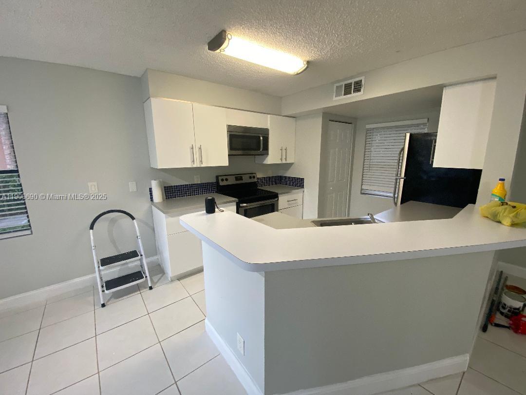 SUMMERBREEZE CONDO - Residential Lease