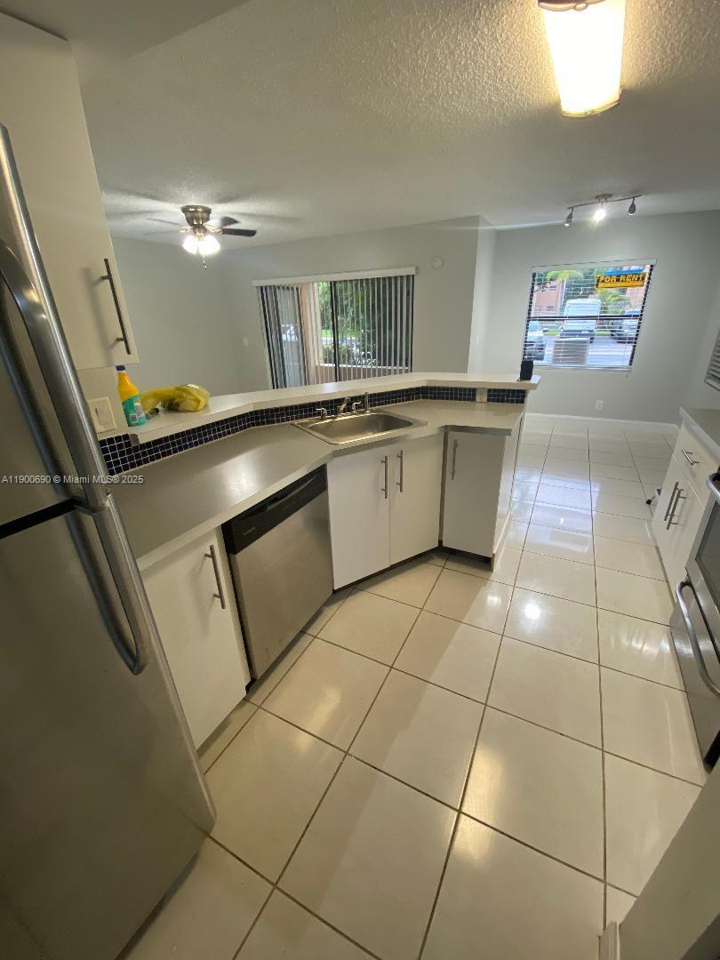 SUMMERBREEZE CONDO - Residential Lease