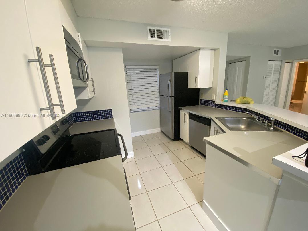 SUMMERBREEZE CONDO - Residential Lease