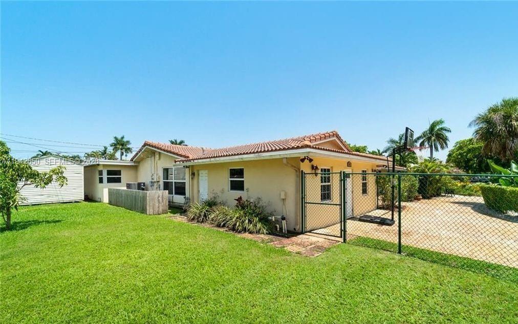 HOLLYWOOD HILLS - Residential Lease