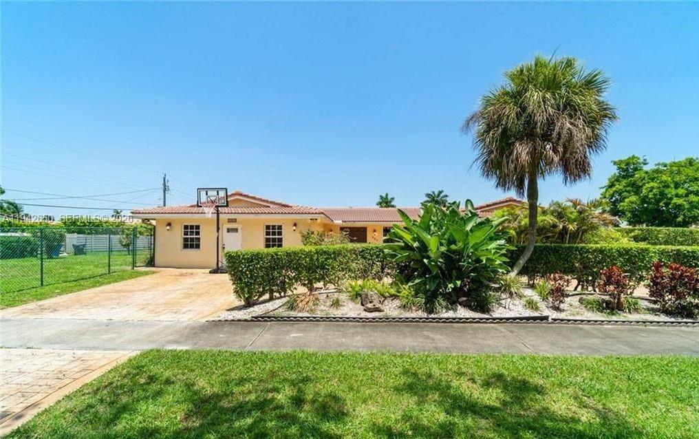 HOLLYWOOD HILLS - Residential Lease