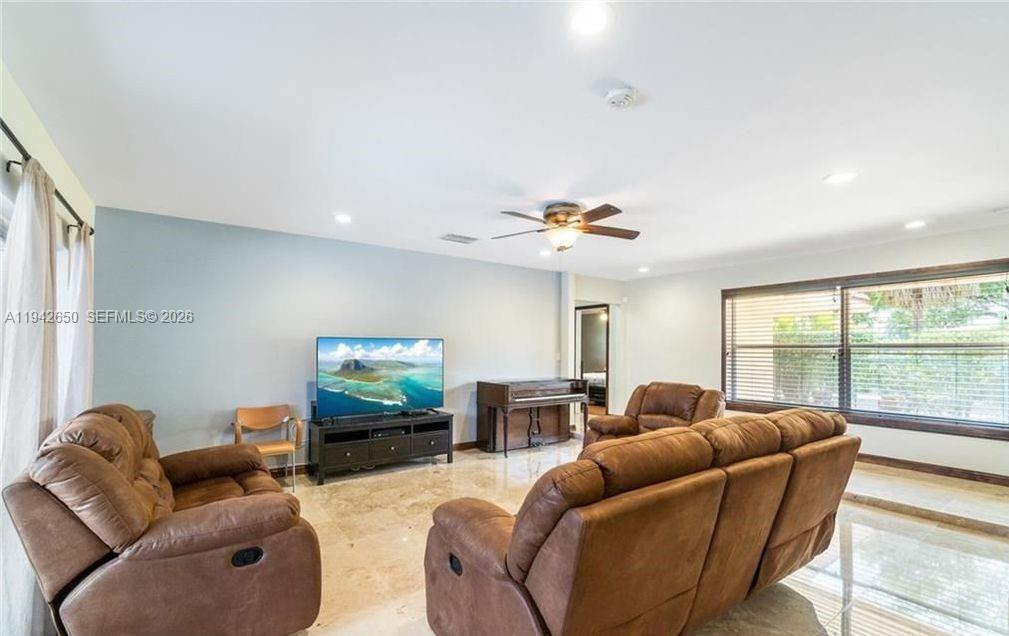 HOLLYWOOD HILLS - Residential Lease