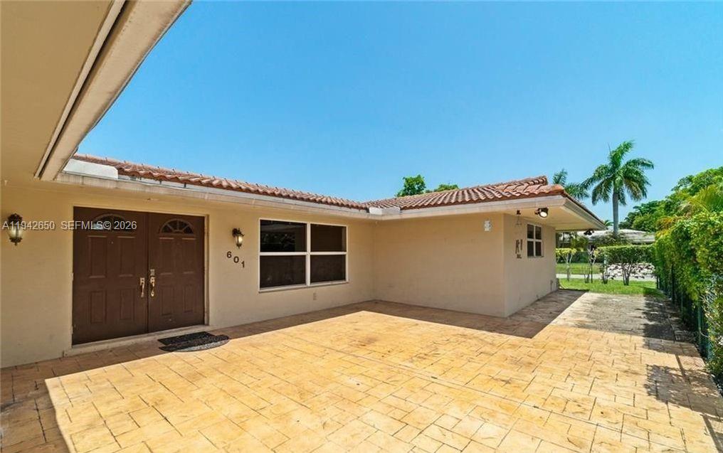 HOLLYWOOD HILLS - Residential Lease