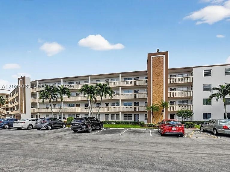 Photo of 4076 E Guildford E #4, Boca Raton, FL 33434 (MLS # A12088089)