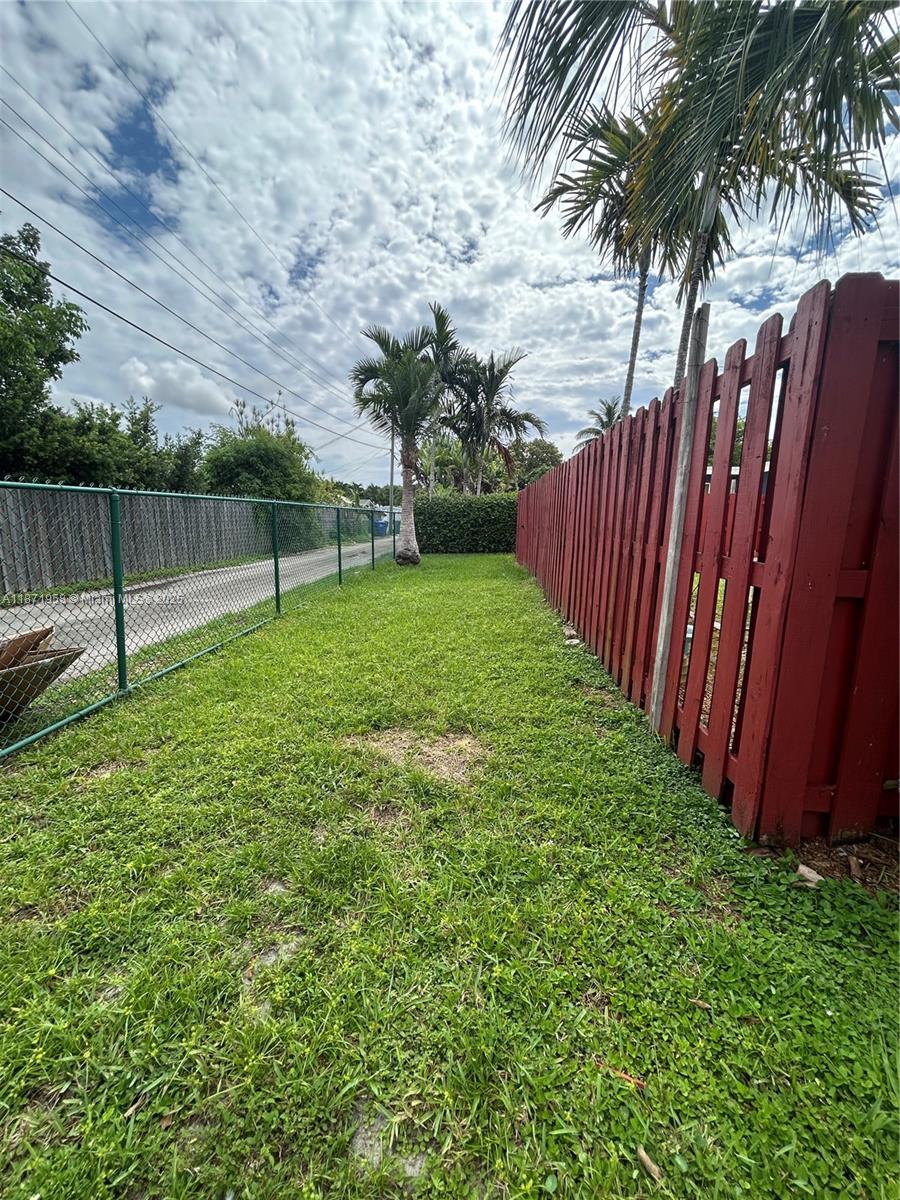 HOLLYWOOD HEIGHTS ADD SEC - Residential Lease