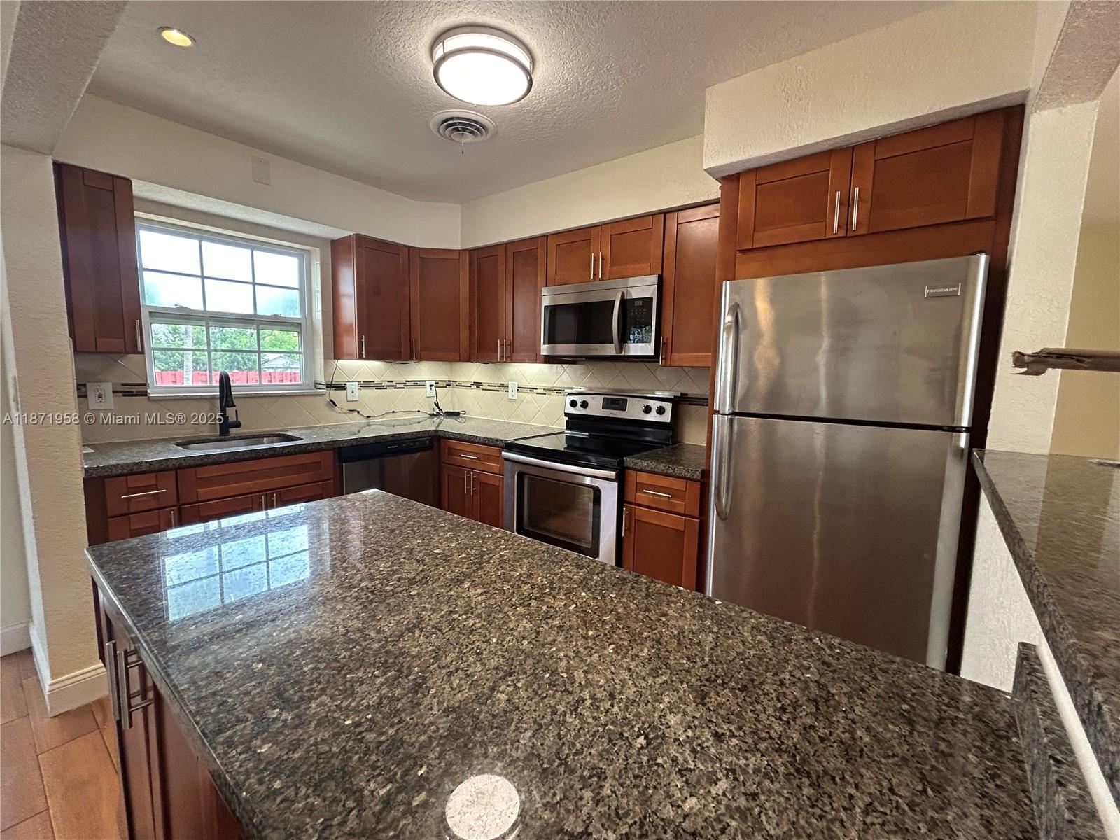 HOLLYWOOD HEIGHTS ADD SEC - Residential Lease