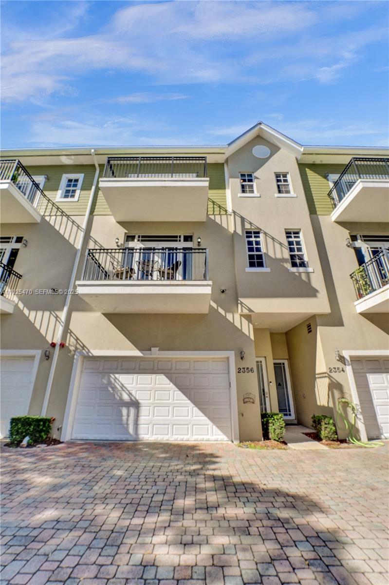 PARKTOWN OF WILTON MANORS - Residential Lease