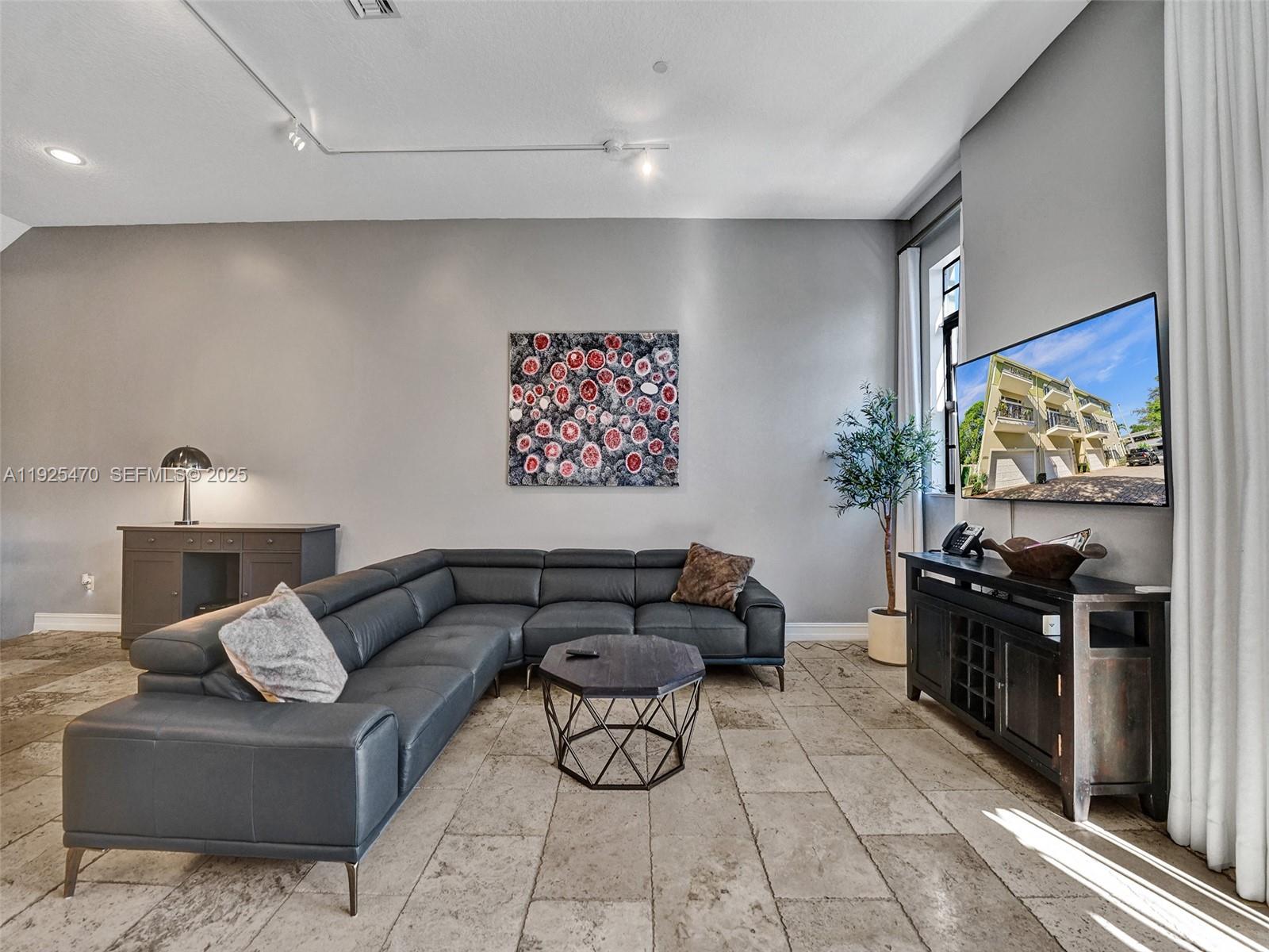 PARKTOWN OF WILTON MANORS - Residential Lease